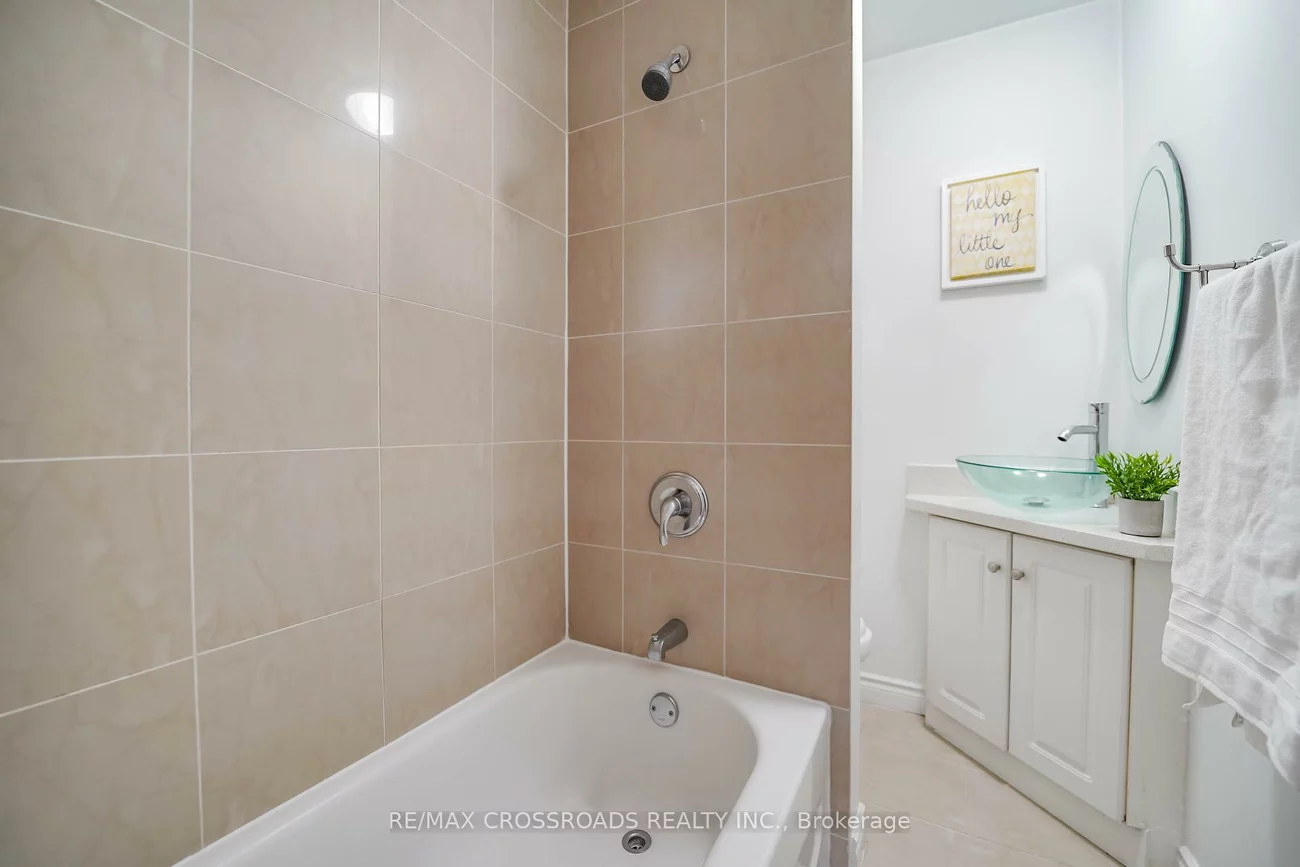 8, Topaz, Bayview Woods-Steeles, Toronto