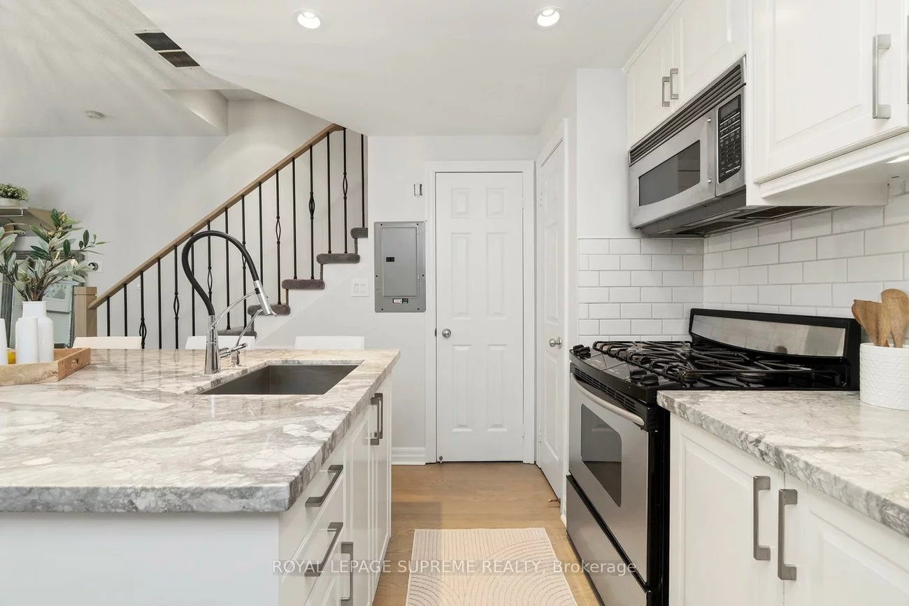 6, Wellesley, North St. James Town, Toronto