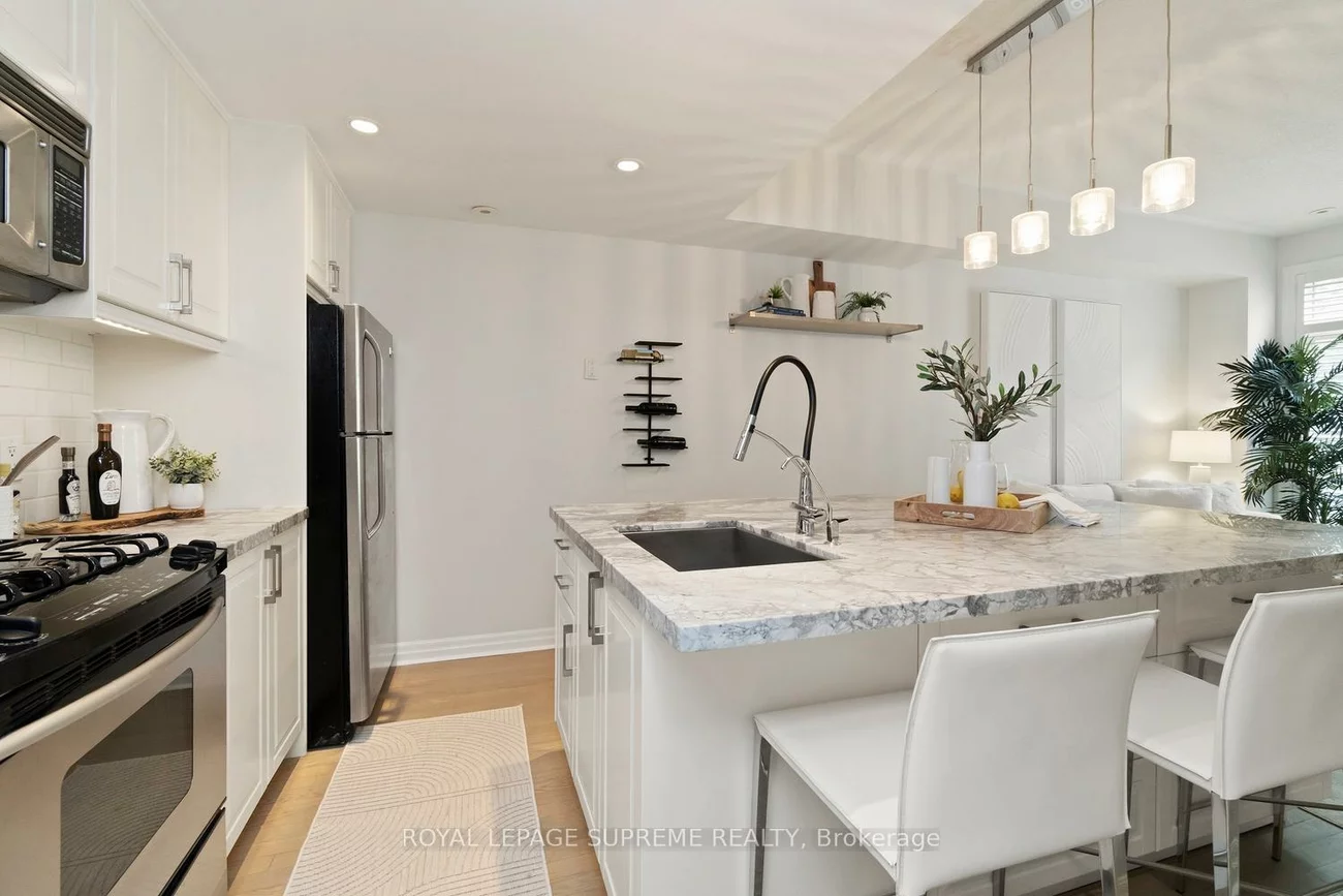 6, Wellesley, North St. James Town, Toronto