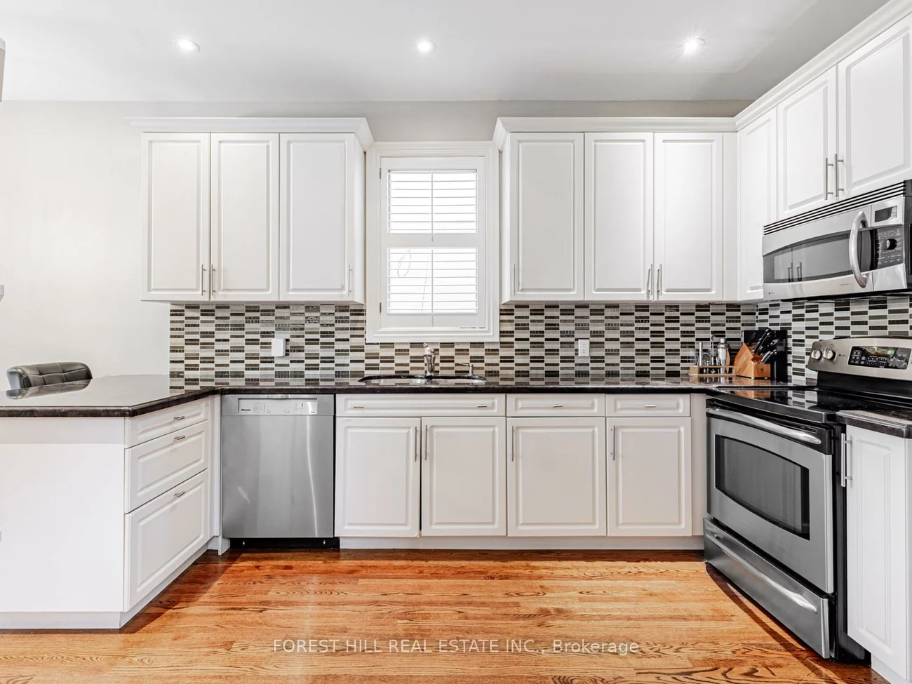 492, Melrose, Bedford Park-Nortown, Toronto