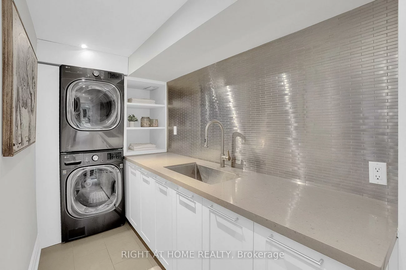 123, South, Rosedale-Moore Park, Toronto
