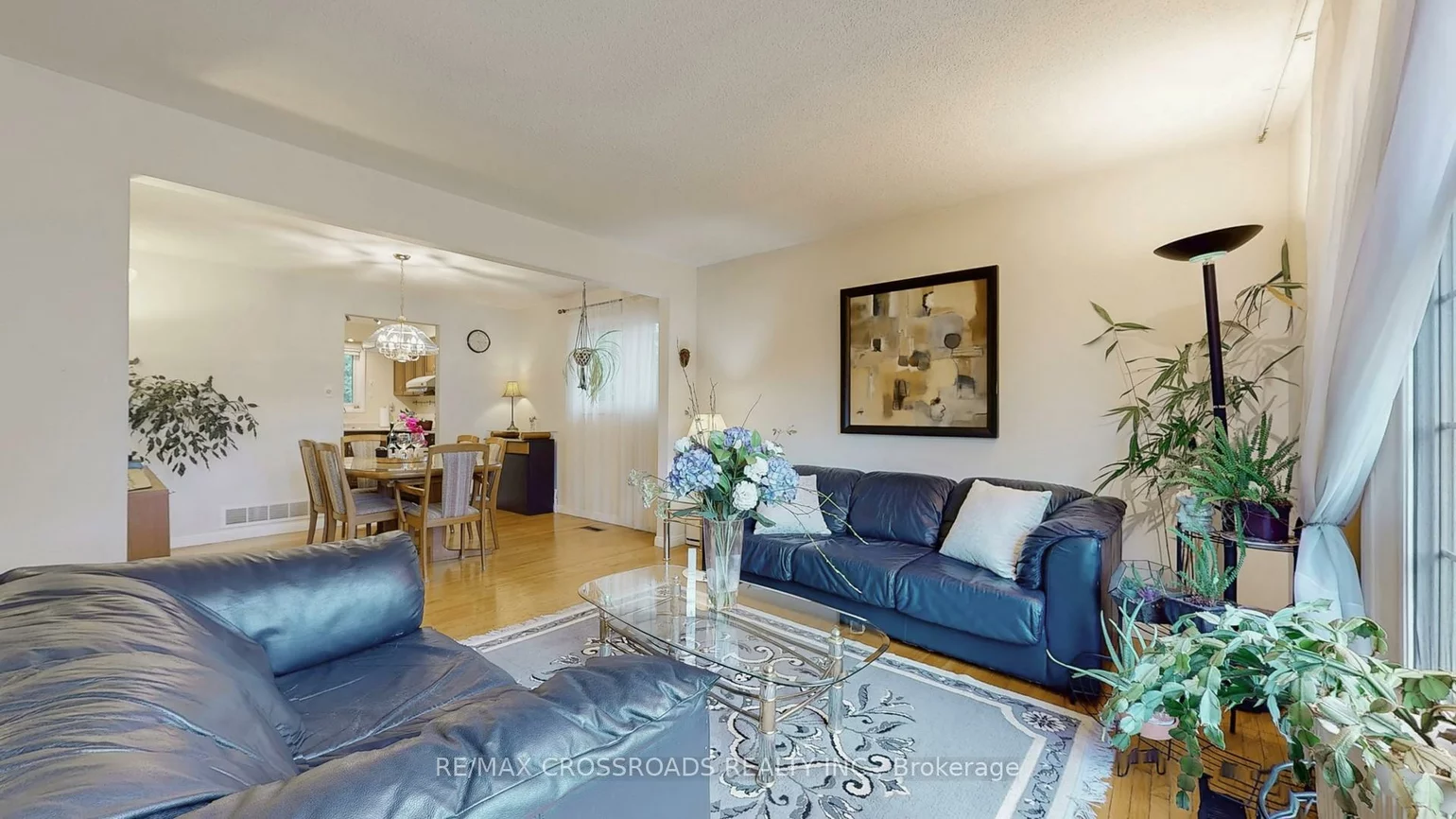 218, Kingslake, Don Valley Village, Toronto