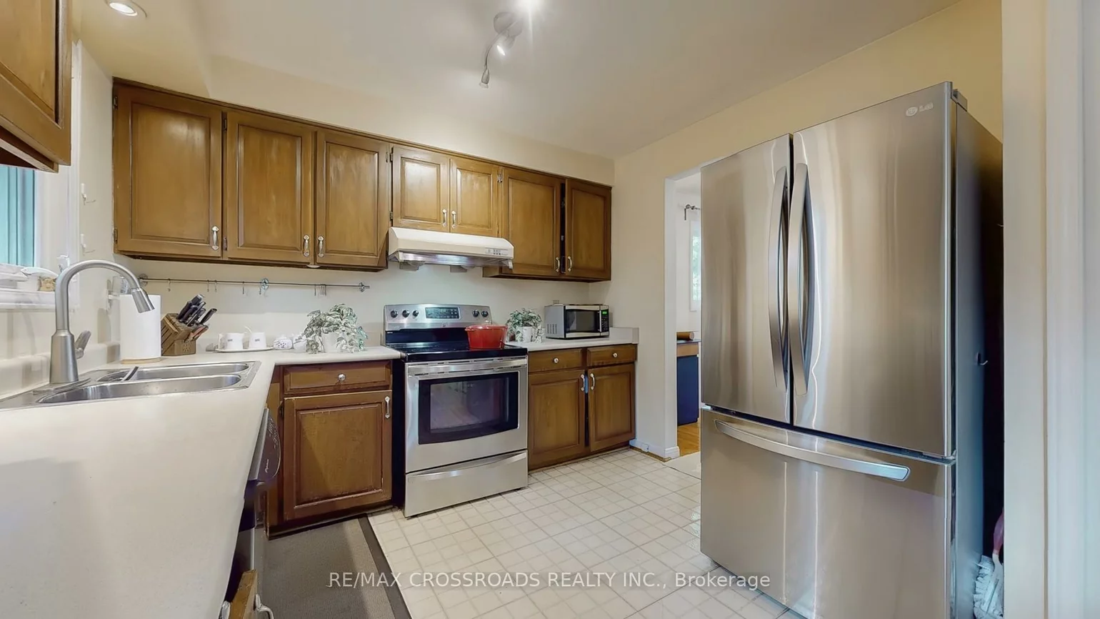 218, Kingslake, Don Valley Village, Toronto