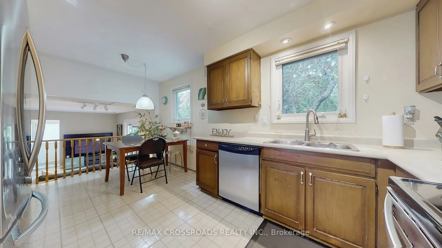 218, Kingslake, Don Valley Village, Toronto