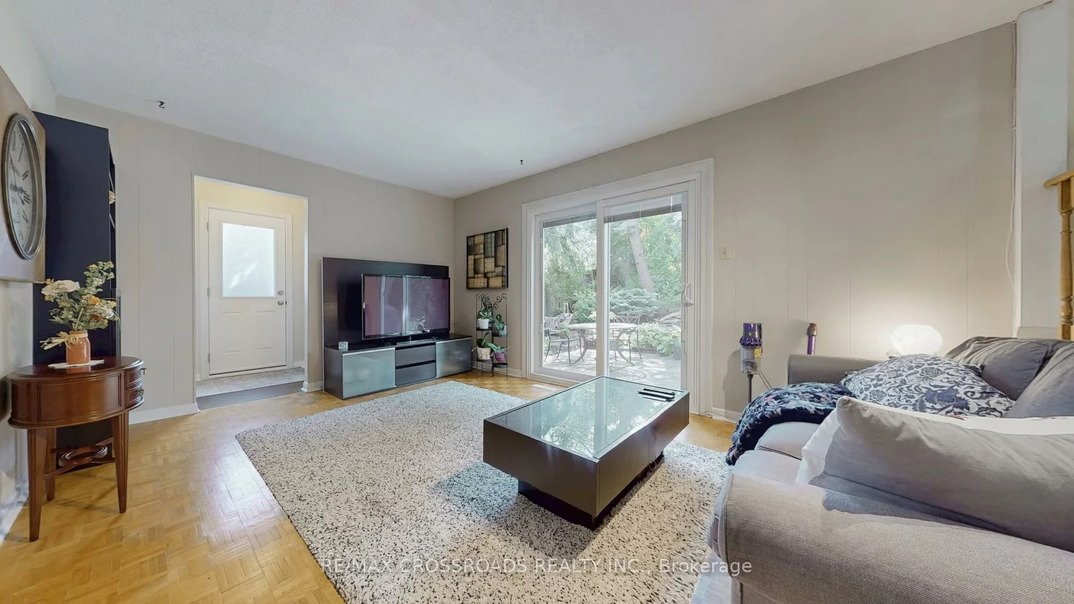 218, Kingslake, Don Valley Village, Toronto