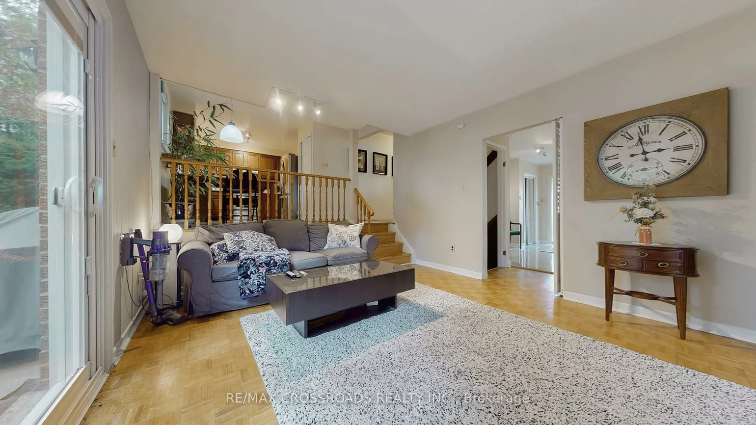 218, Kingslake, Don Valley Village, Toronto