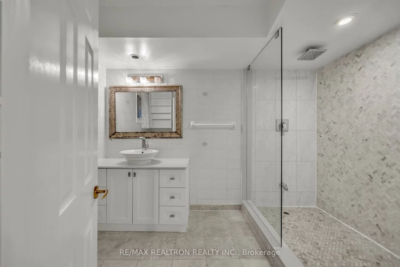 120, Laurentide, Parkwoods-Donalda, Toronto