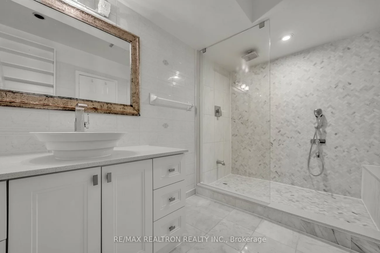 120, Laurentide, Parkwoods-Donalda, Toronto