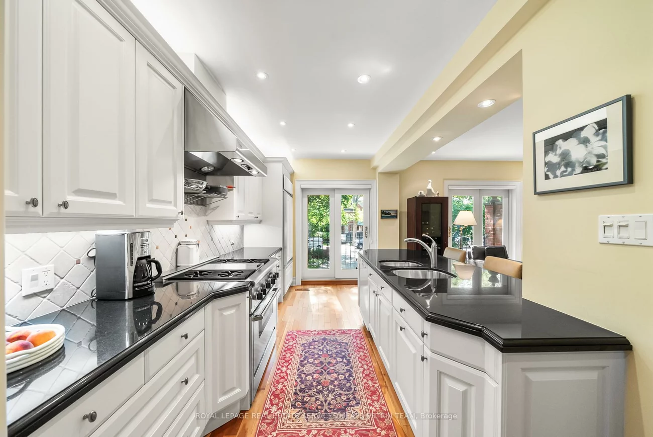 100, Elm, Rosedale-Moore Park, Toronto