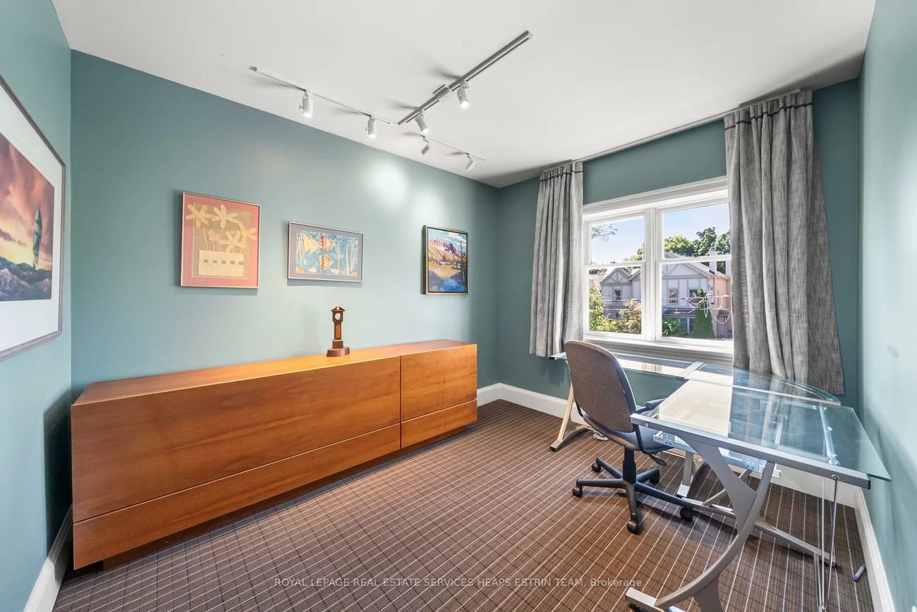 53, Colin, Yonge-Eglinton, Toronto