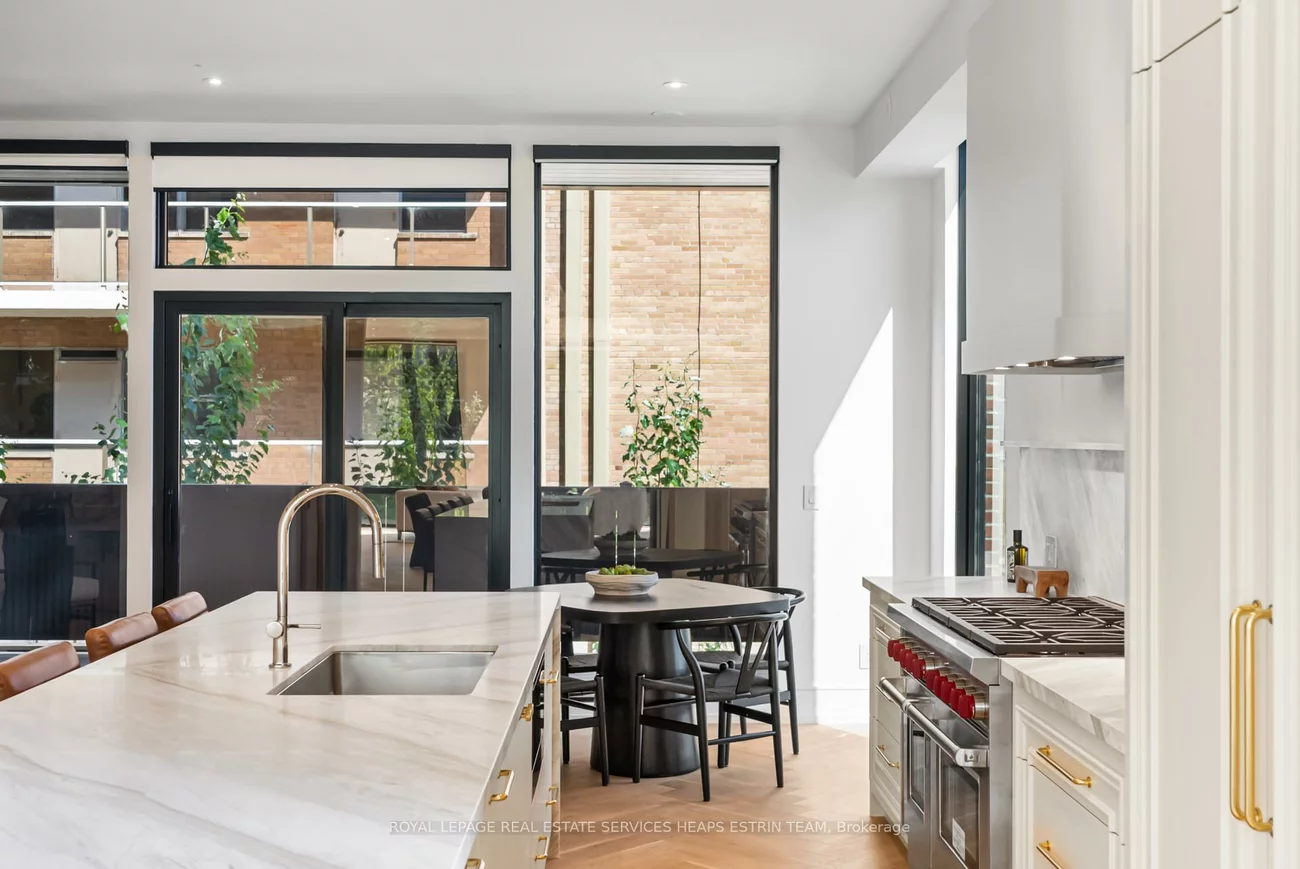 38, Evergreen, Leaside, Toronto