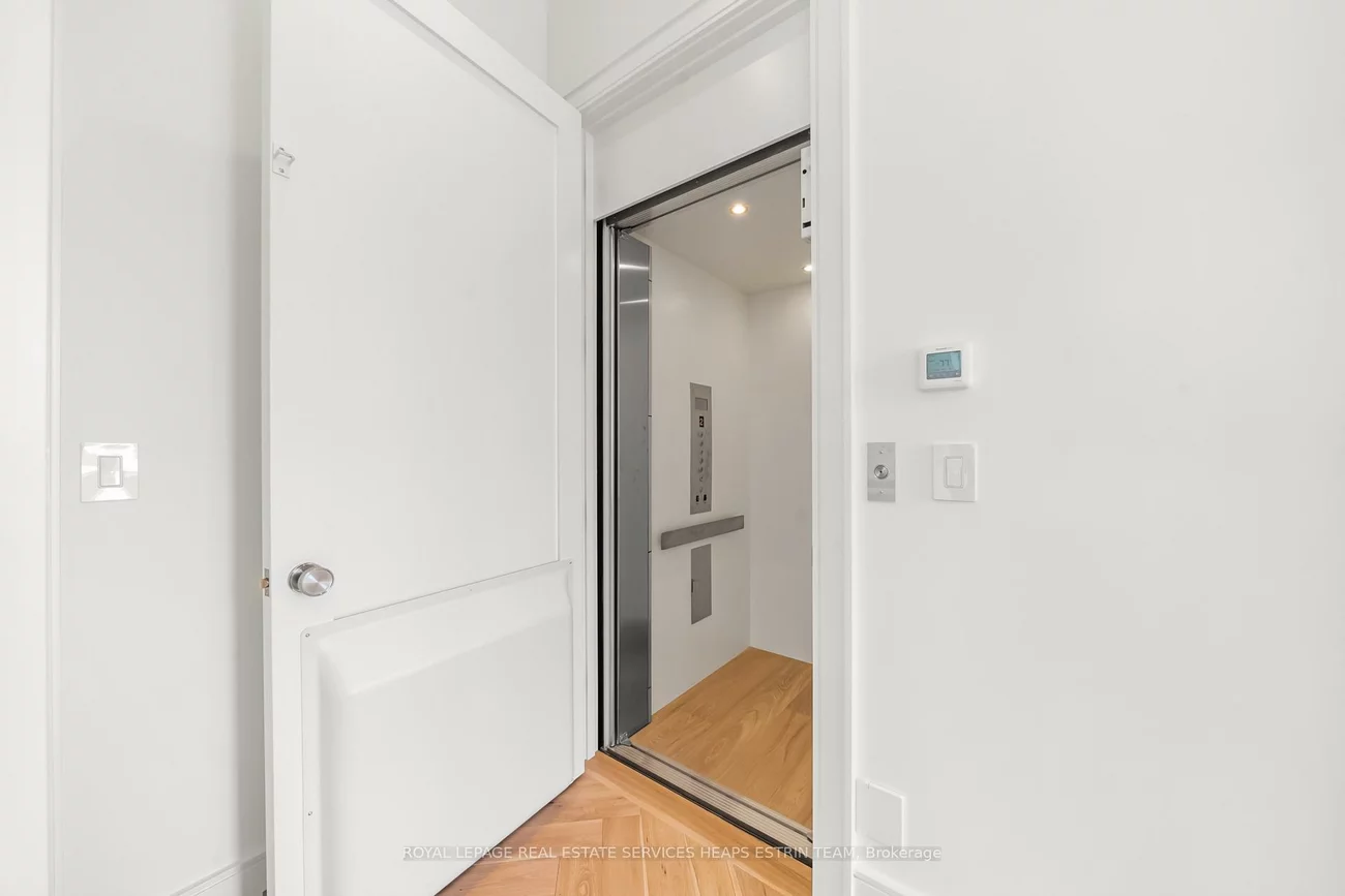 38, Evergreen, Leaside, Toronto