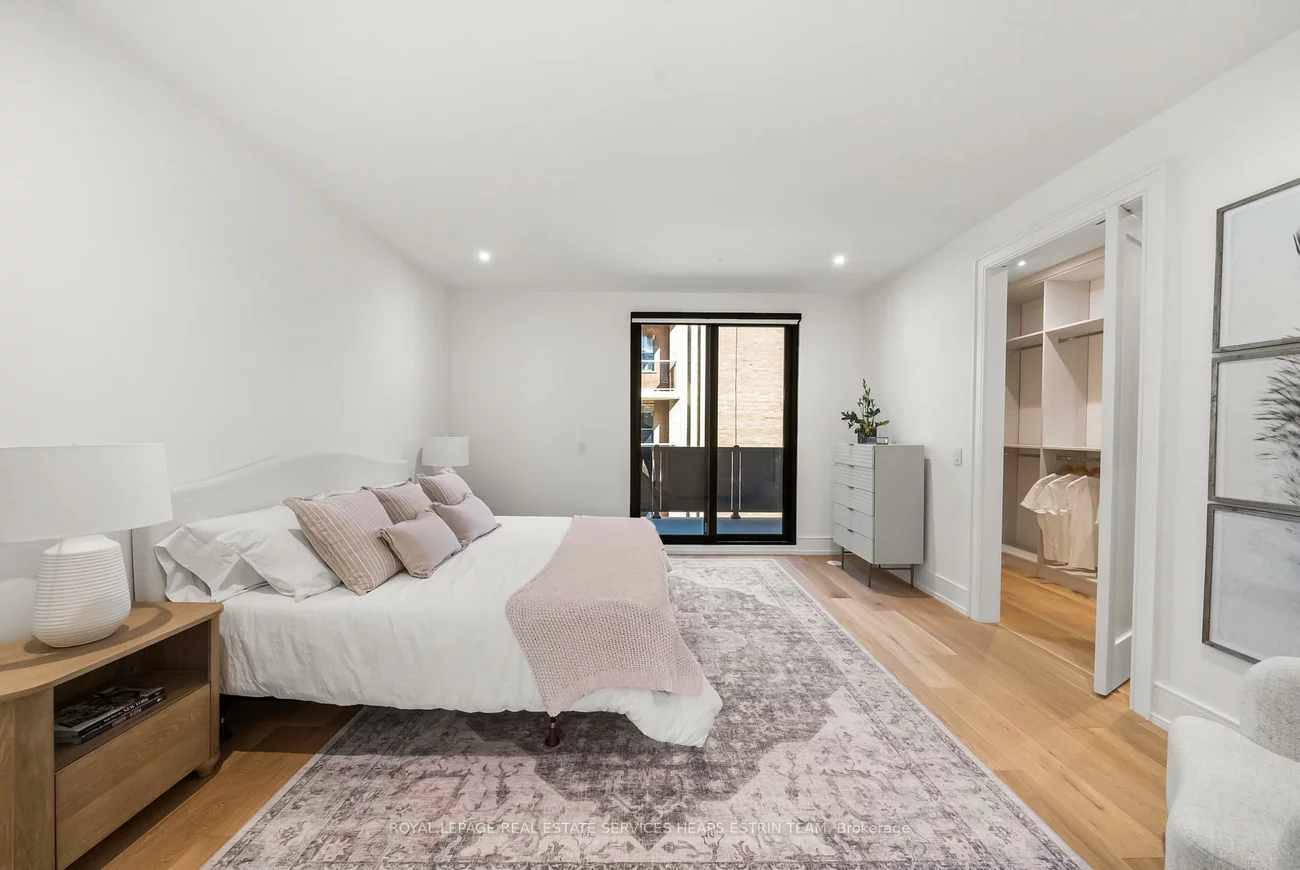 38, Evergreen, Leaside, Toronto