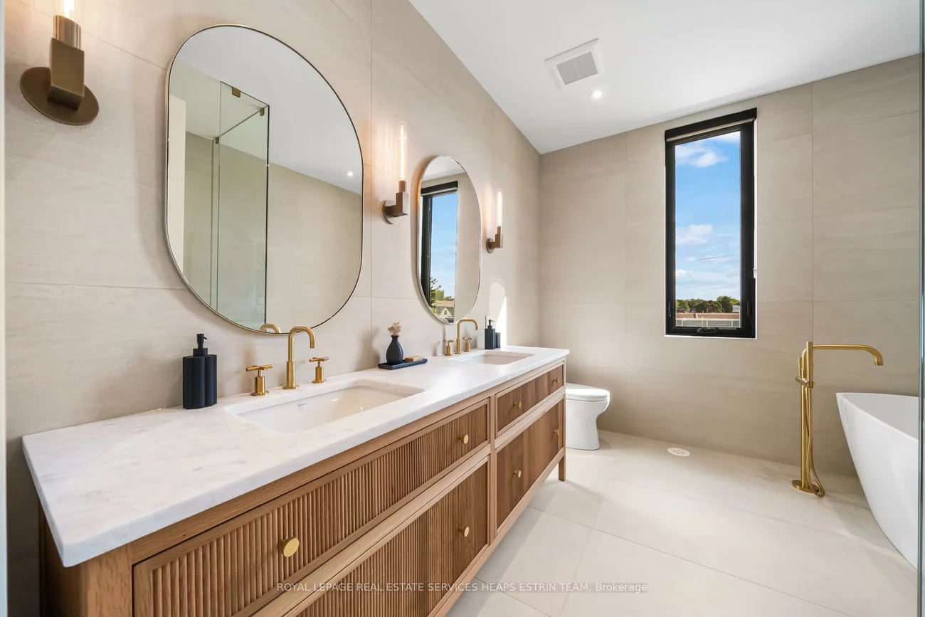 38, Evergreen, Leaside, Toronto