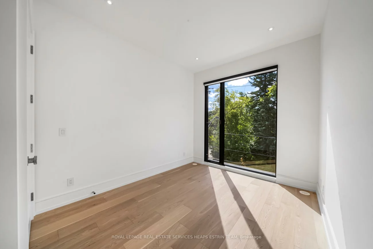 38, Evergreen, Leaside, Toronto