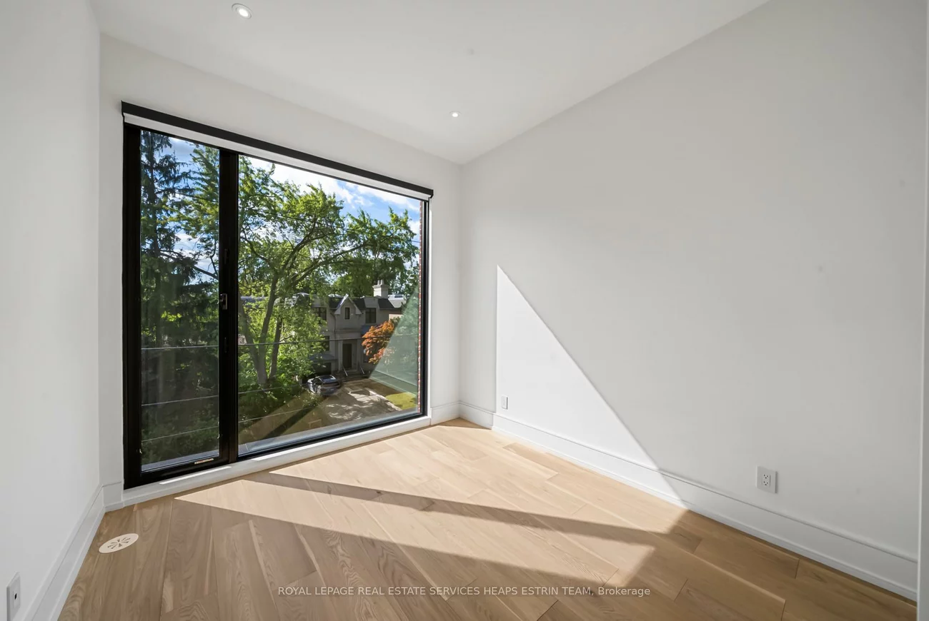 38, Evergreen, Leaside, Toronto