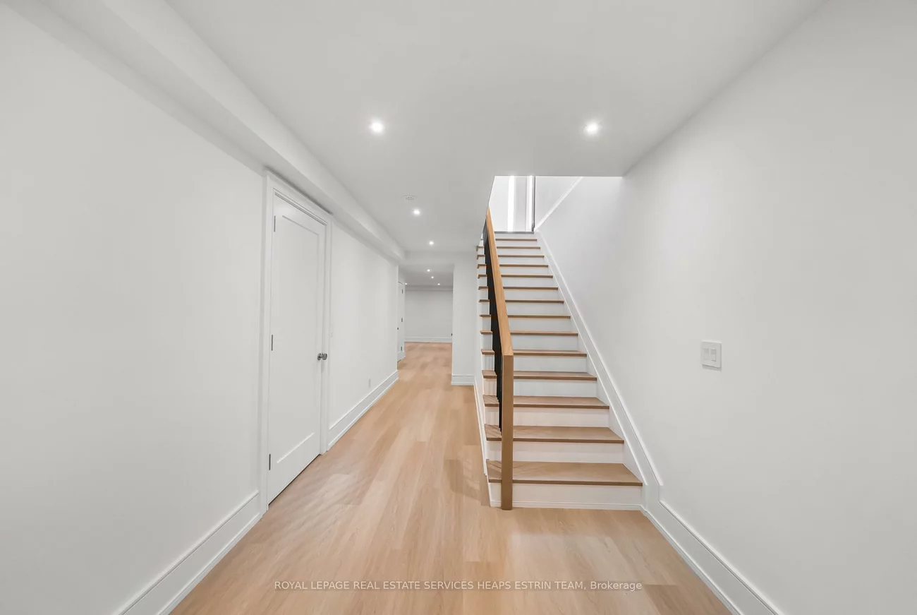 38, Evergreen, Leaside, Toronto