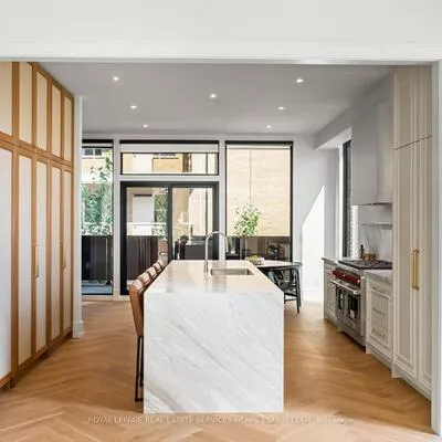 38, Evergreen, Leaside, Toronto
