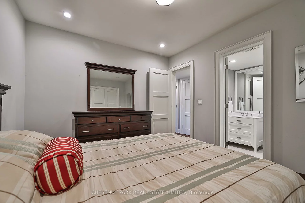 62, Heath, Yonge-St. Clair, Toronto