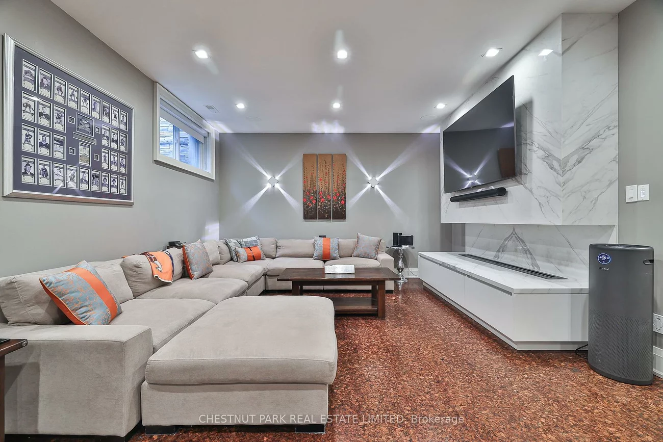 62, Heath, Yonge-St. Clair, Toronto