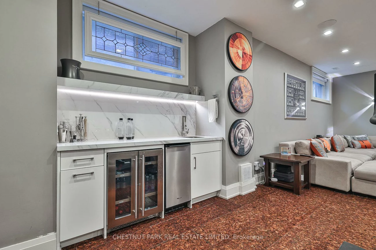 62, Heath, Yonge-St. Clair, Toronto