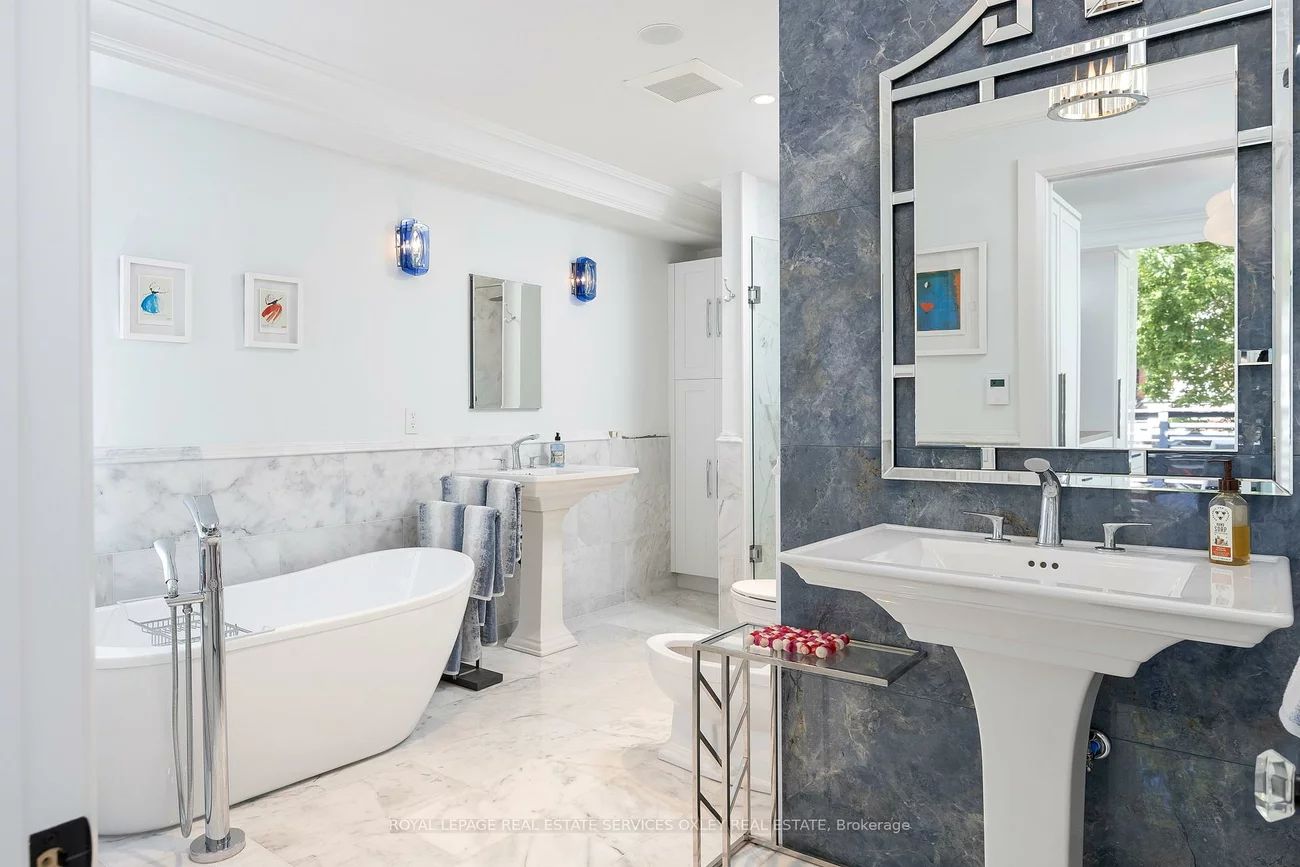 26, Mcmaster, Casa Loma, Toronto