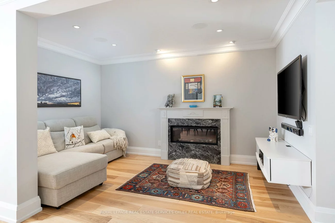 26, Mcmaster, Casa Loma, Toronto