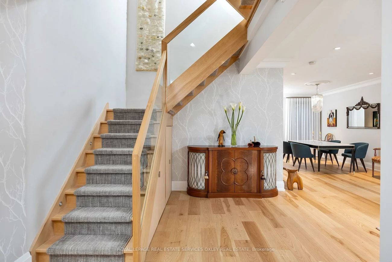 26, Mcmaster, Casa Loma, Toronto