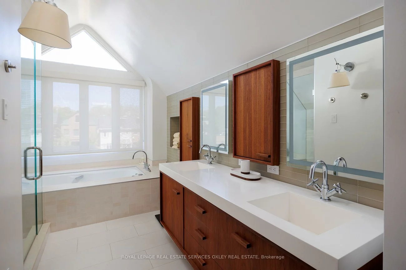 134, Roxborough, Annex, Toronto