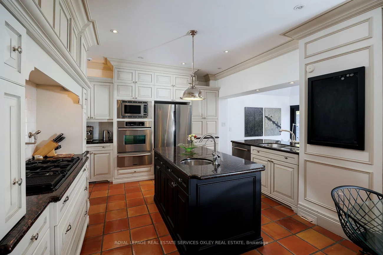 134, Roxborough, Annex, Toronto