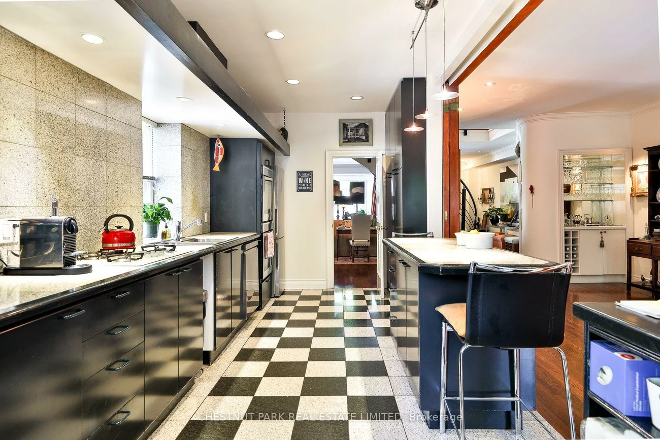 17, Bernard, Annex, Toronto