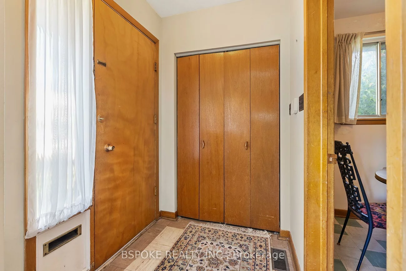 54, Warner, Victoria Village, Toronto