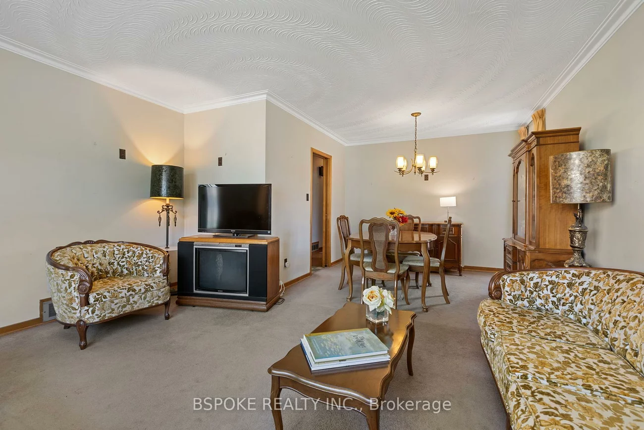 54, Warner, Victoria Village, Toronto