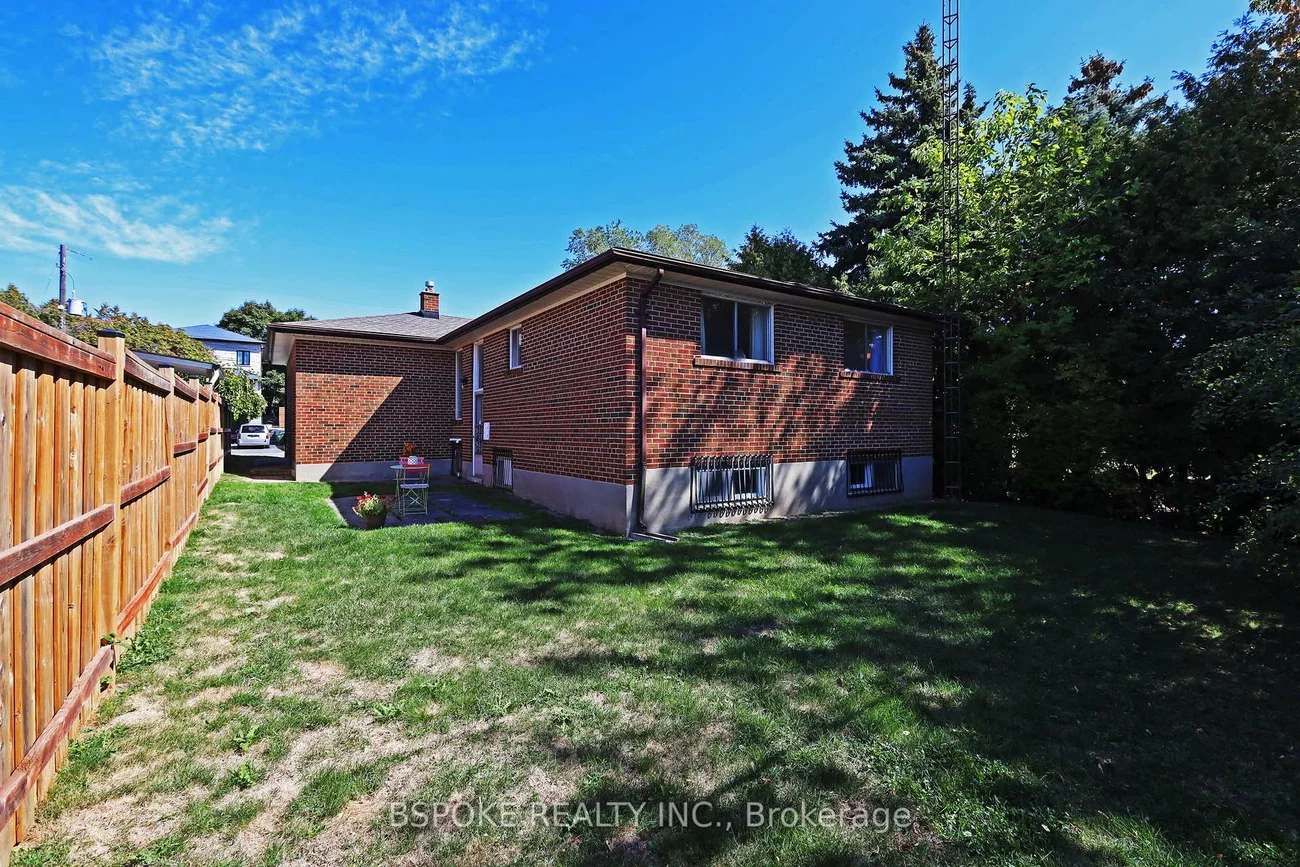 54, Warner, Victoria Village, Toronto