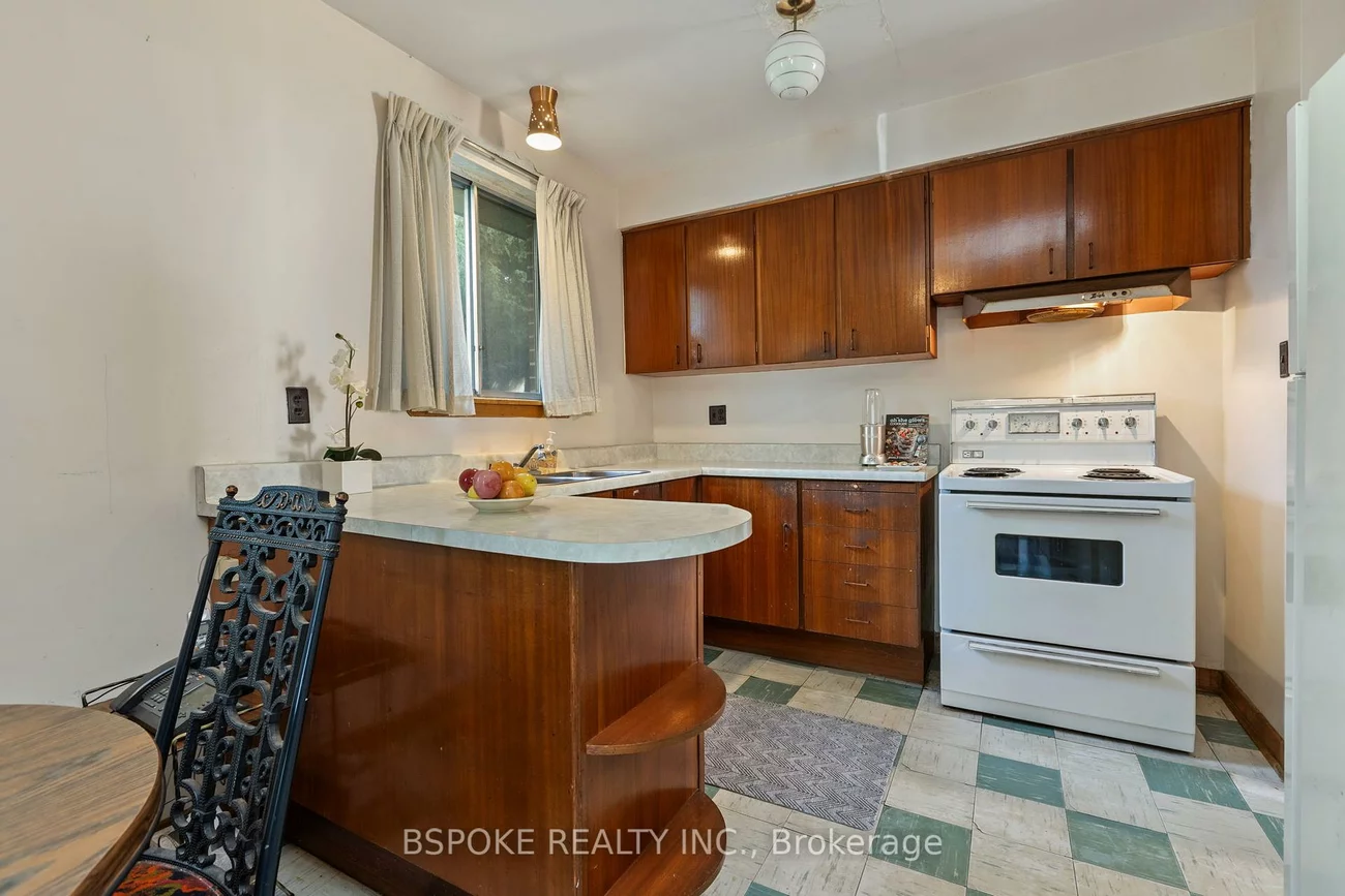 54, Warner, Victoria Village, Toronto