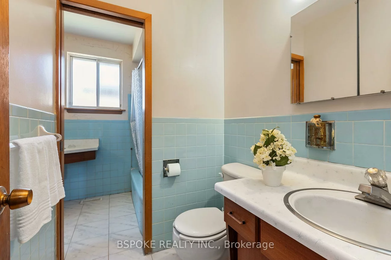 54, Warner, Victoria Village, Toronto