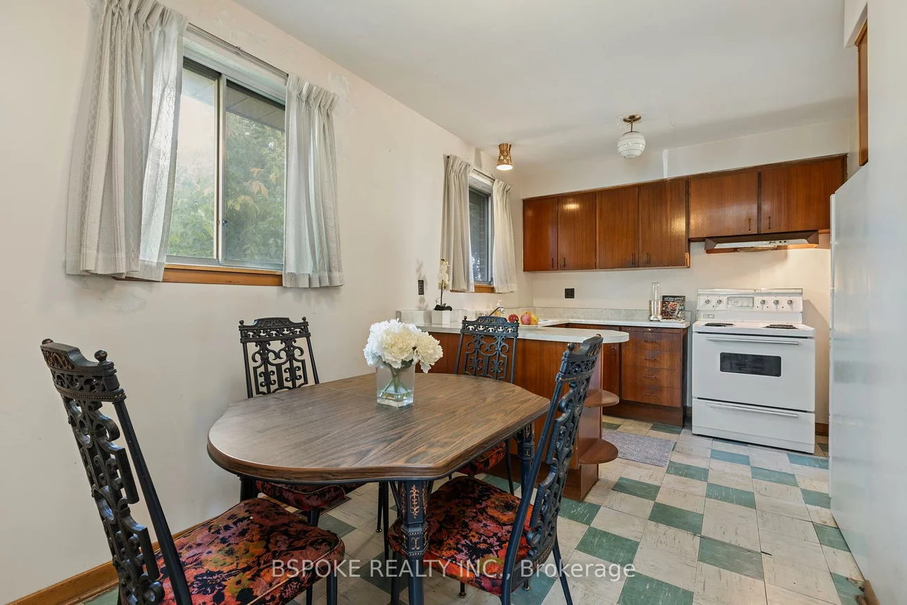 54, Warner, Victoria Village, Toronto