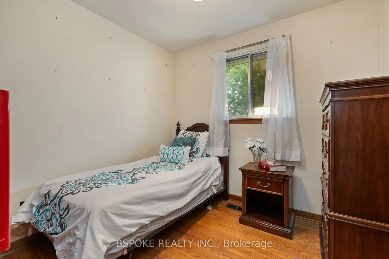 54, Warner, Victoria Village, Toronto