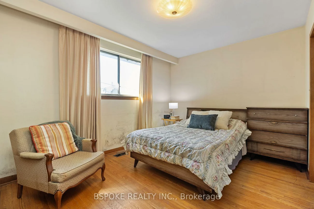 54, Warner, Victoria Village, Toronto