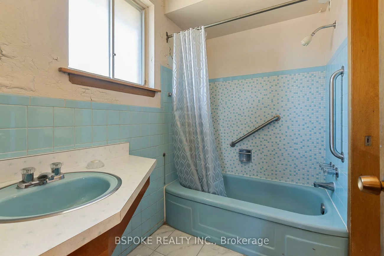 54, Warner, Victoria Village, Toronto