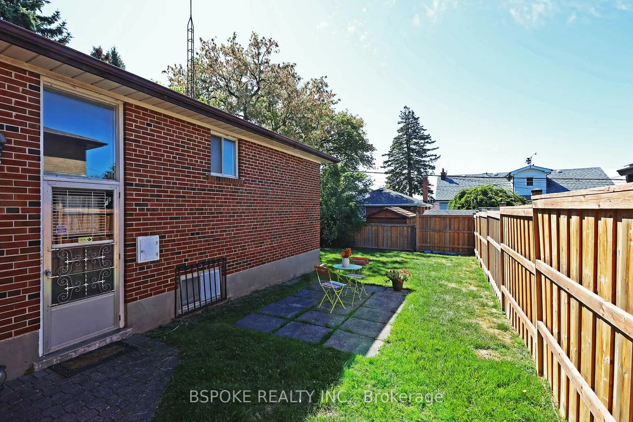 54, Warner, Victoria Village, Toronto