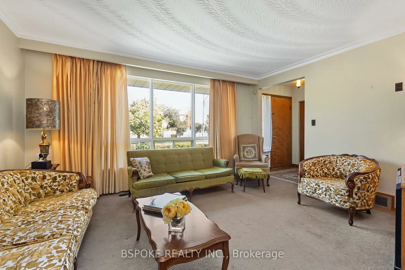 54, Warner, Victoria Village, Toronto