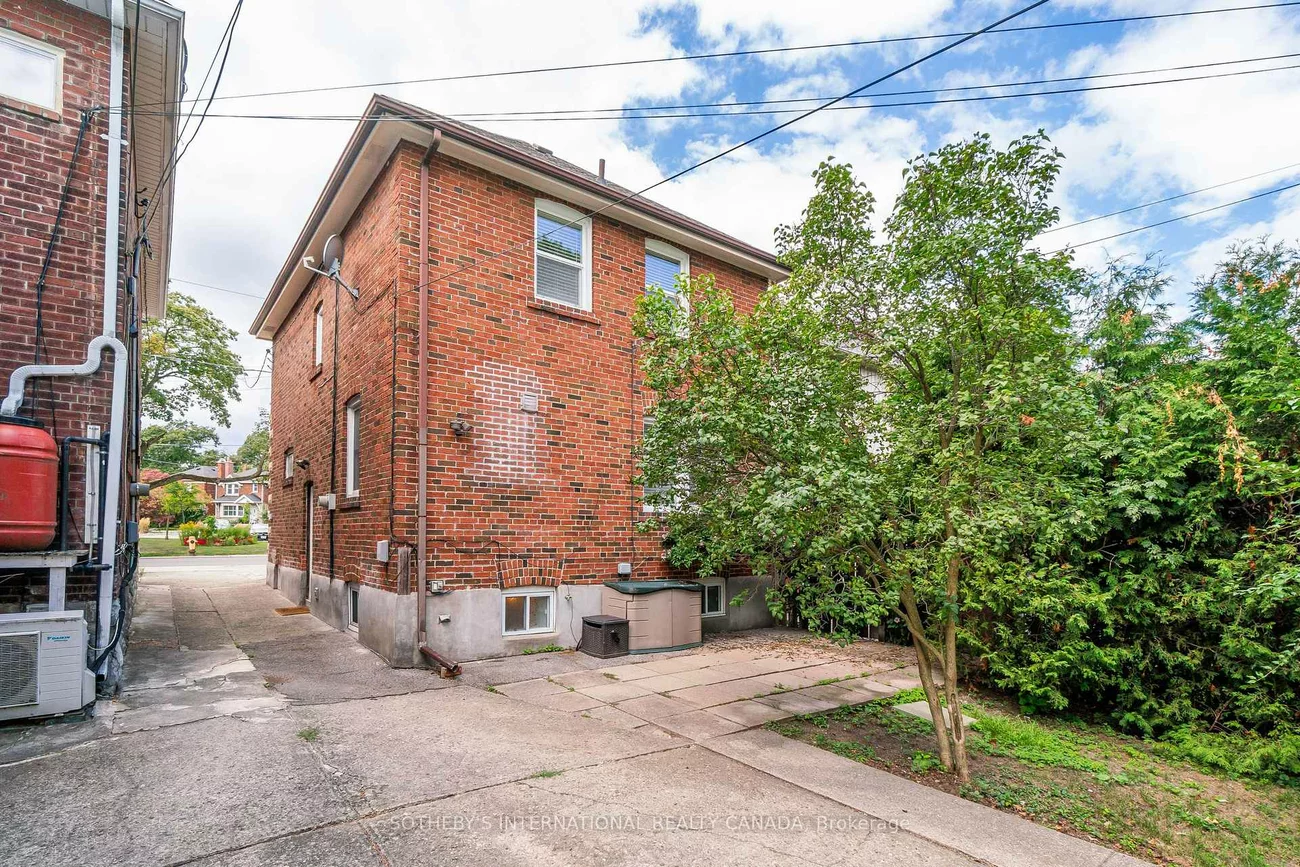 147, Rumsey, Leaside, Toronto