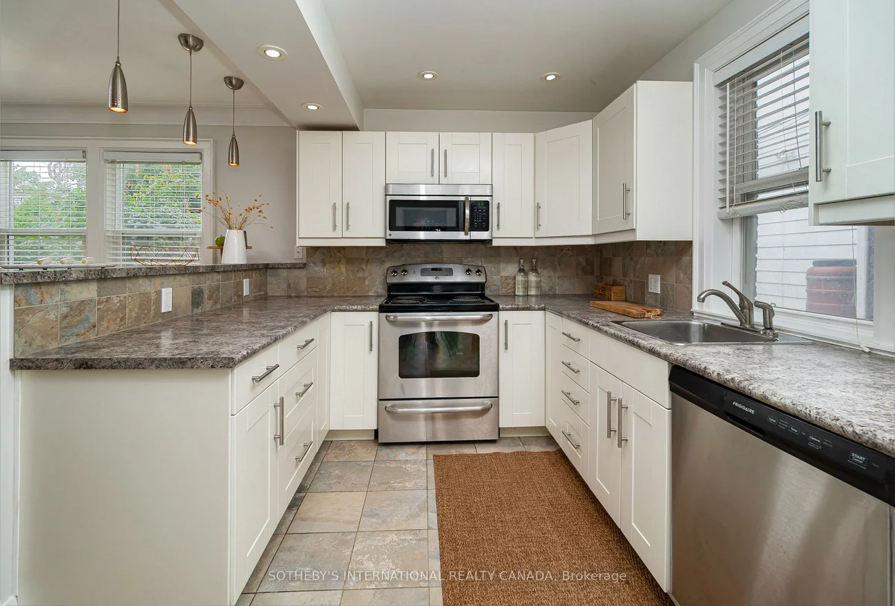 147, Rumsey, Leaside, Toronto
