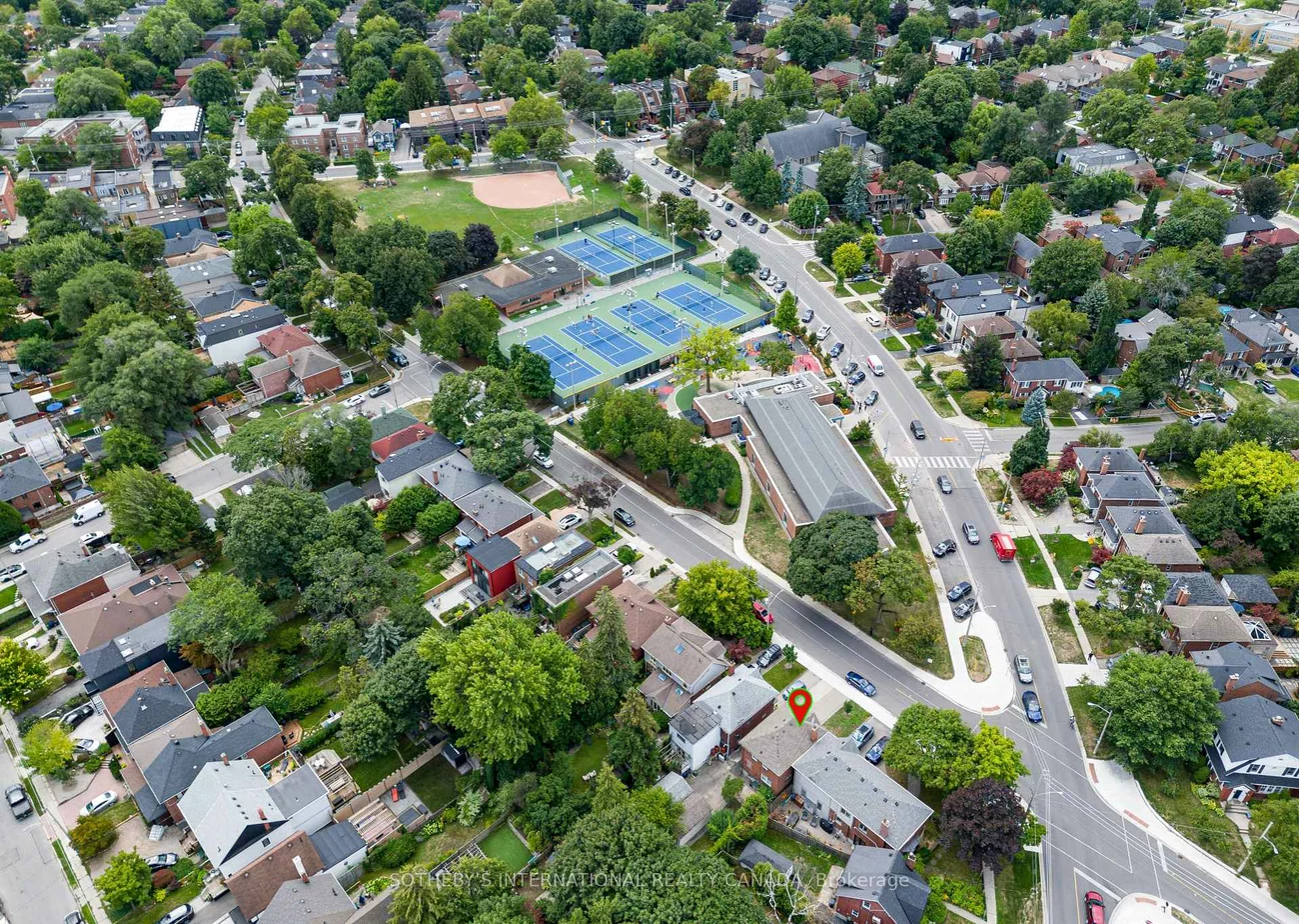 147, Rumsey, Leaside, Toronto