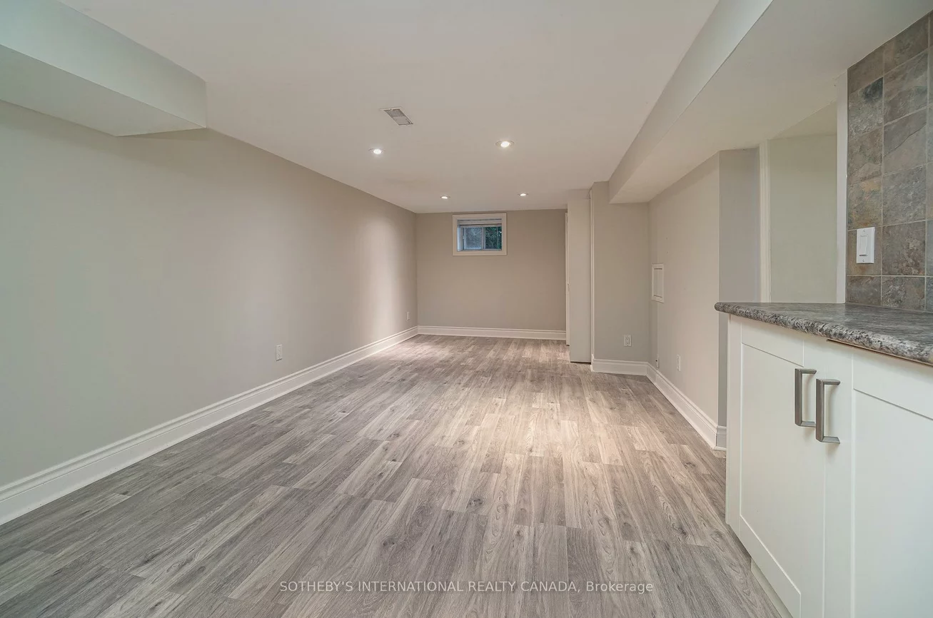 147, Rumsey, Leaside, Toronto