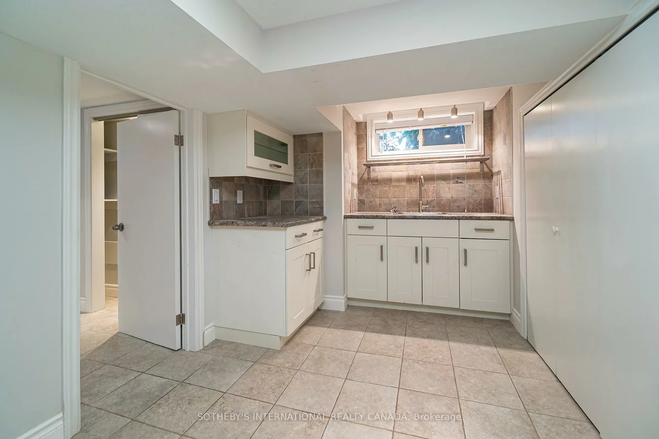 147, Rumsey, Leaside, Toronto