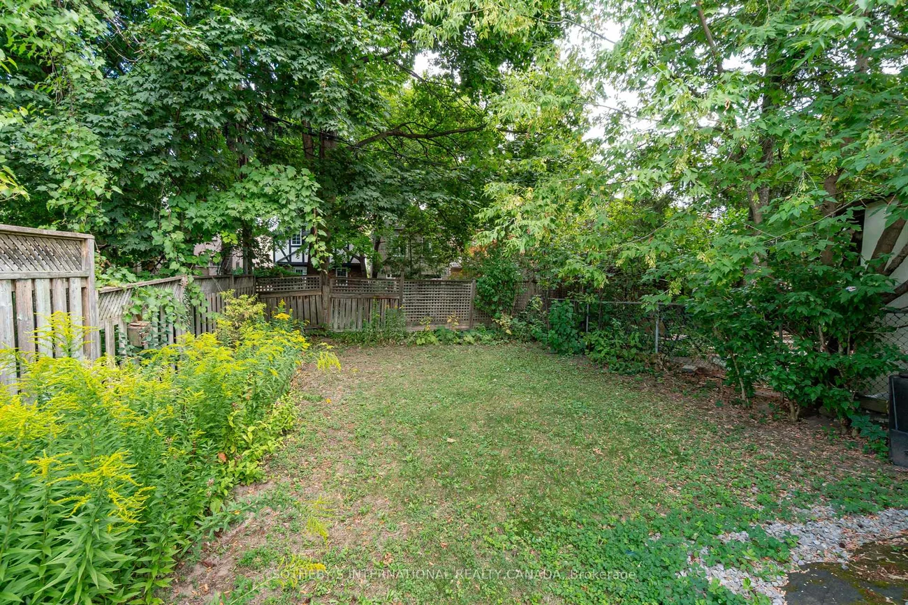 147, Rumsey, Leaside, Toronto