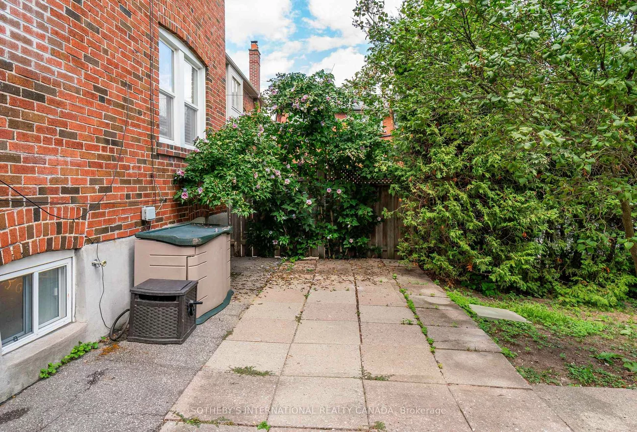 147, Rumsey, Leaside, Toronto