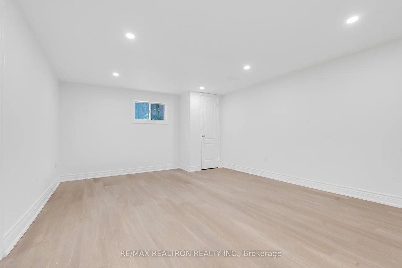 53, Knighton, Victoria Village, Toronto